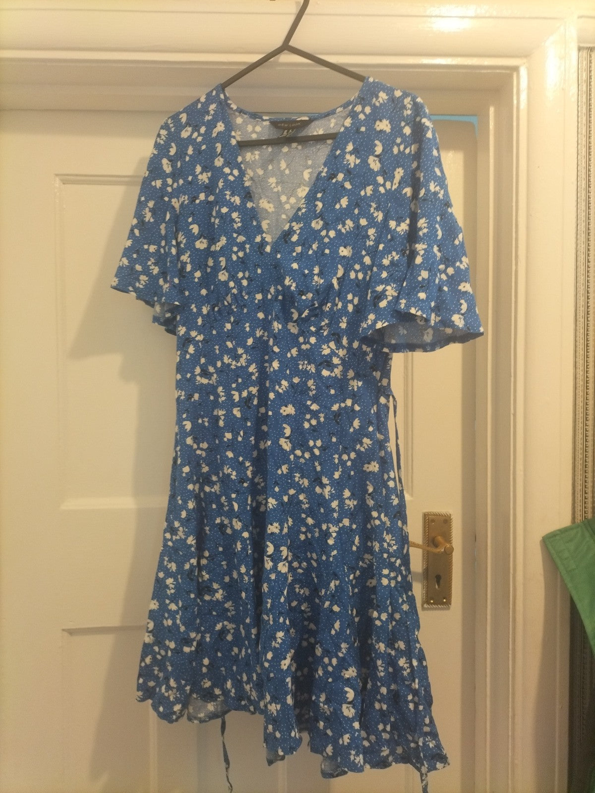 Ladies New Look Size 6 Blue White Black Floral Short Sleeved Dress