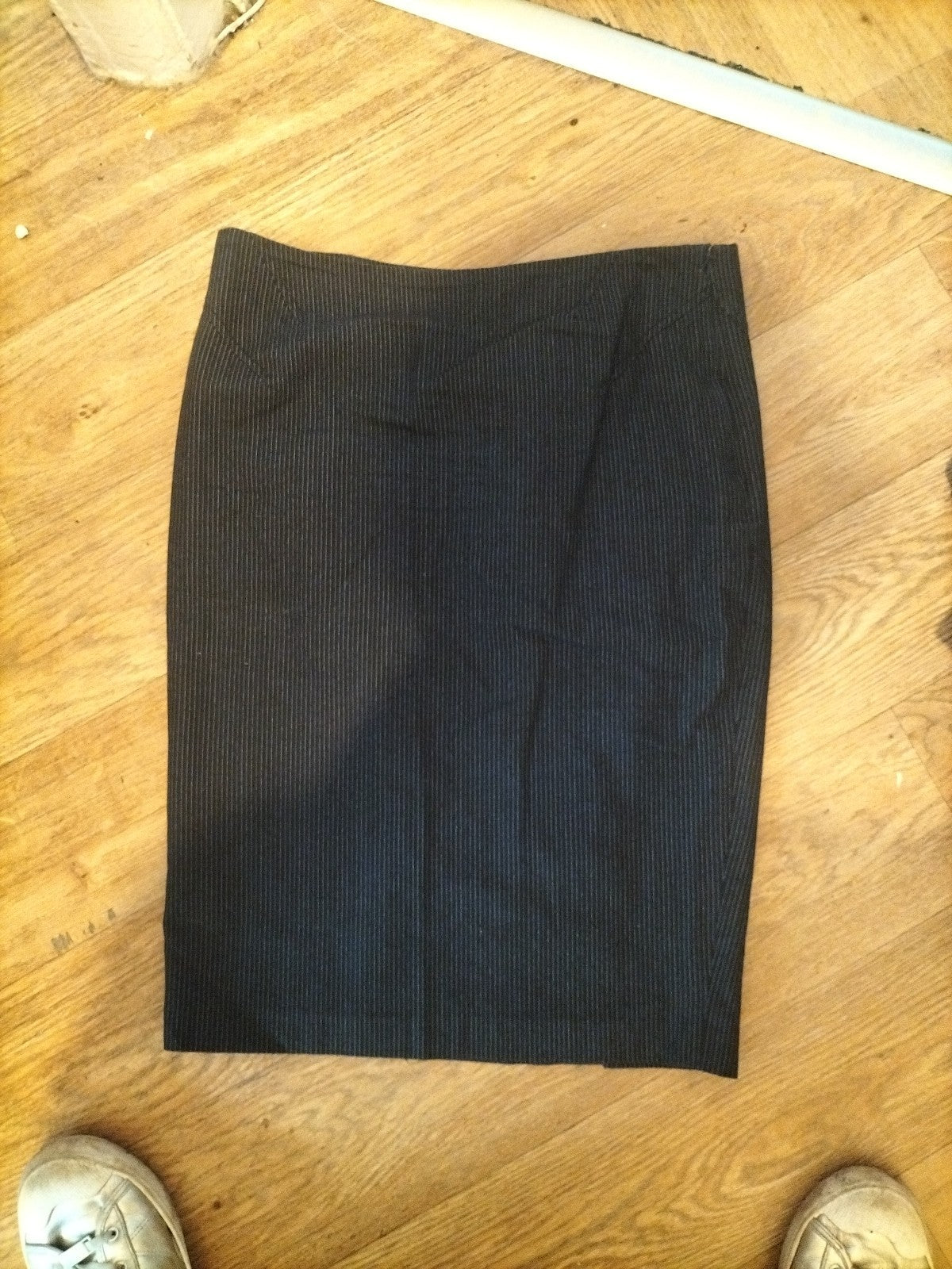 Ladies Warehouse Size 10 Black And White Pin Strip Knee Length Skirt