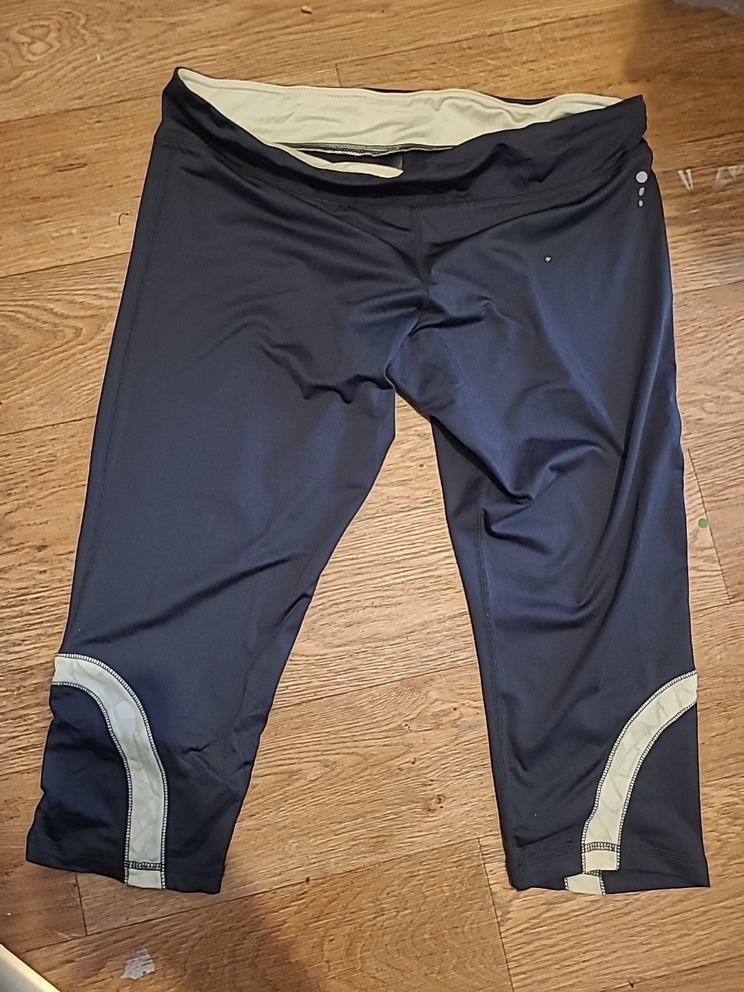 Ladies Tu Size Large Black Cropped Gym Leggings