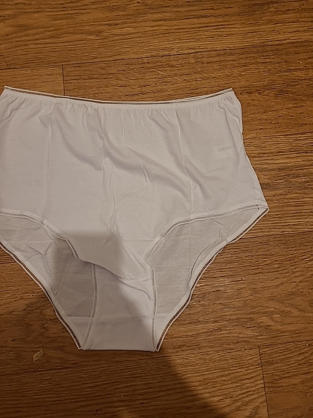 Brand New Ladies Size 18-20 White Briefs Approx 10-15