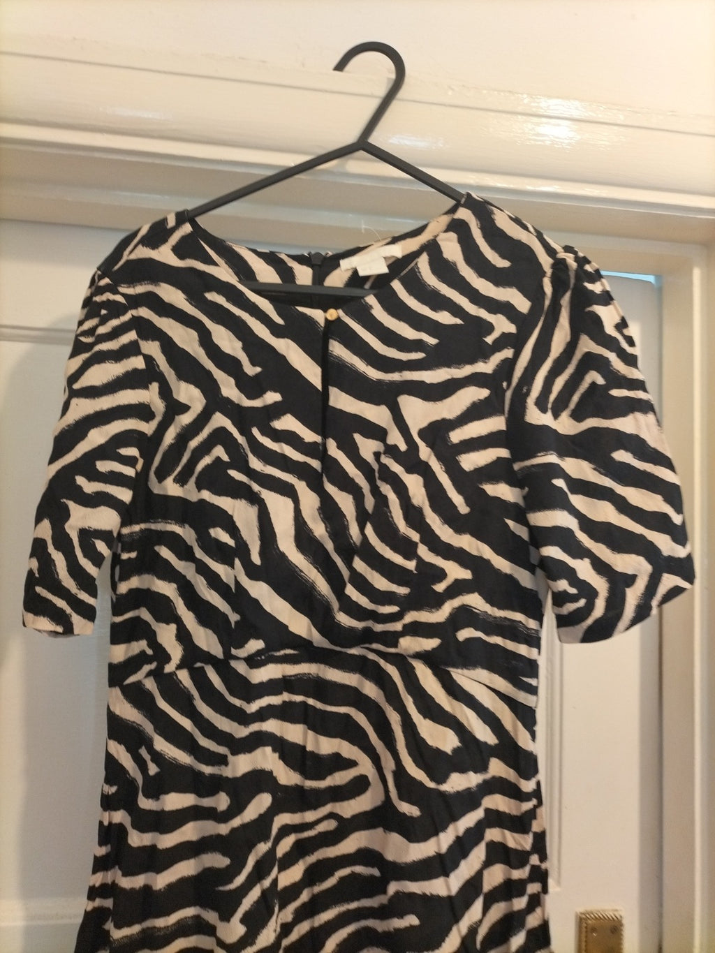 Ladies H+M Size 6 Beige/Black Short Sleeved Dress