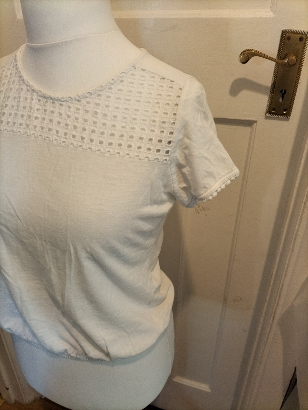 Ladies Shein Size Large White Elasticated Hem Short Sleeved Tshirt With See...