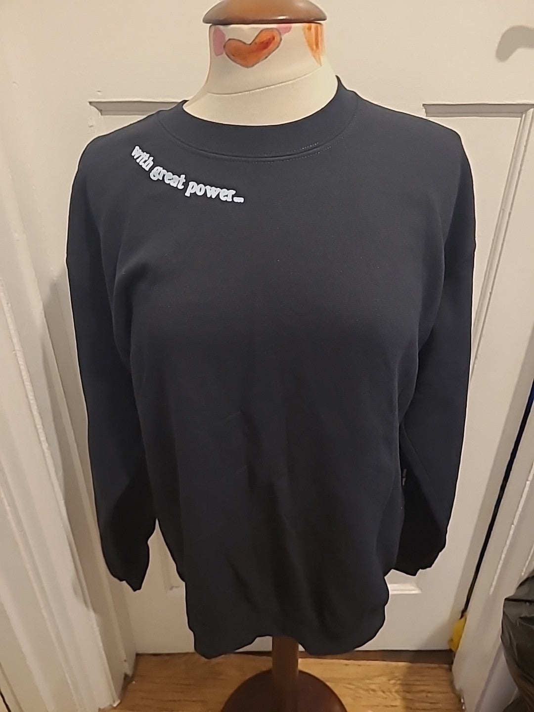 Mens Gildan Size Medium Black Long Sleeved Pullover Sweatshirt