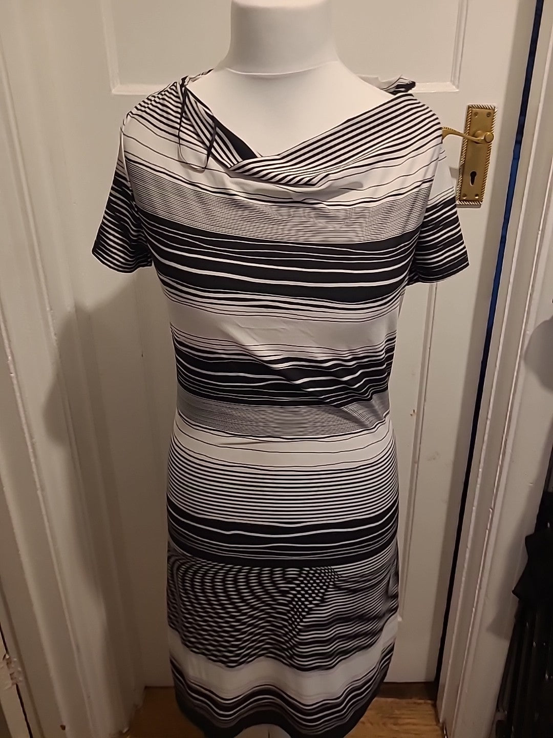 Ladies Tu Size 12 Black And White Stripy Pattern Short Sleeved Straight Dress