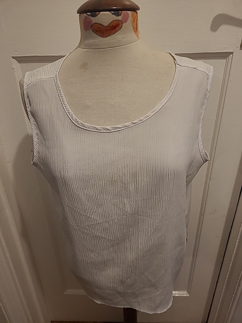 Ladies Hamells Size 18 White Textured Sleeveless Blouse