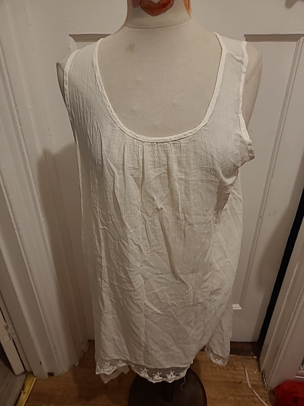 Ladies Size Large White Sleeveless Scoop Neck Blouse