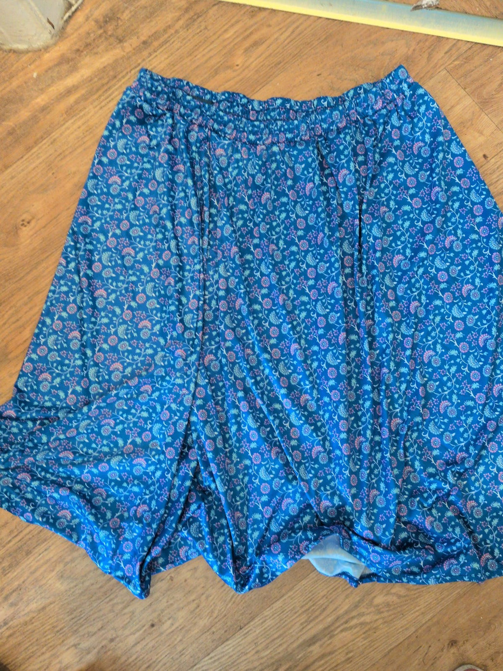 Ladies Size 20 Blue Pattern Elasticated Flare Skirt Midi