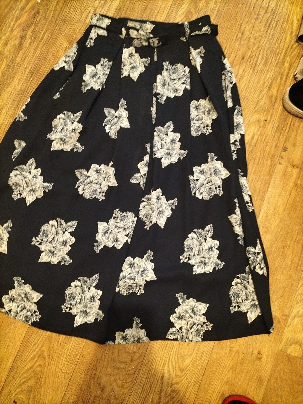 Ladies House Of Fraser Size 12 Navy White Floral Lined Skirt Pleated
