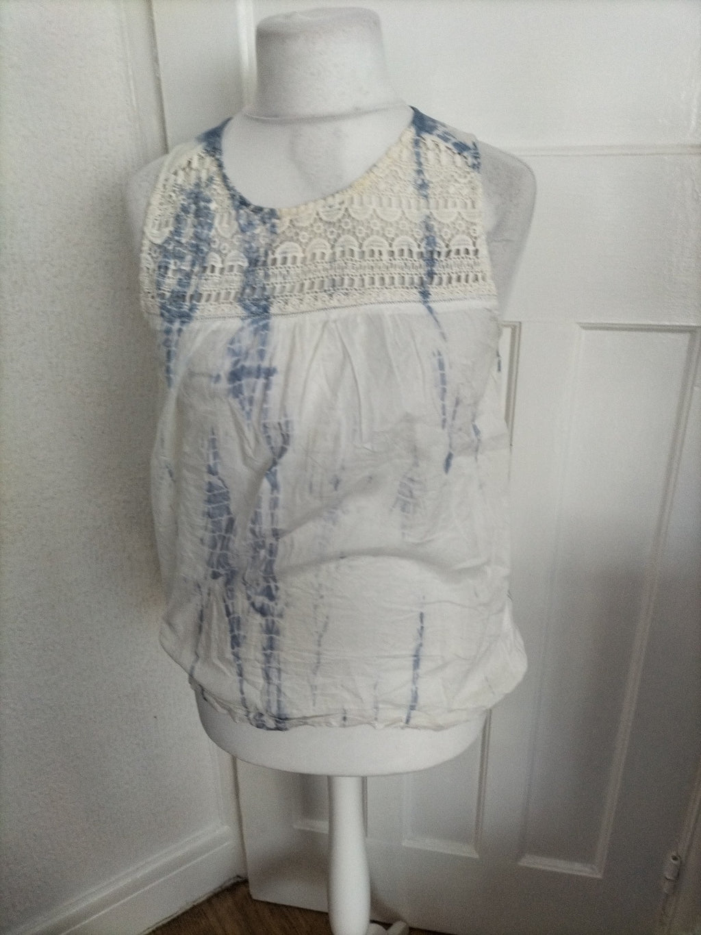 Ladies Post Script Size 14 Blue And White Sleeveless Blouse
