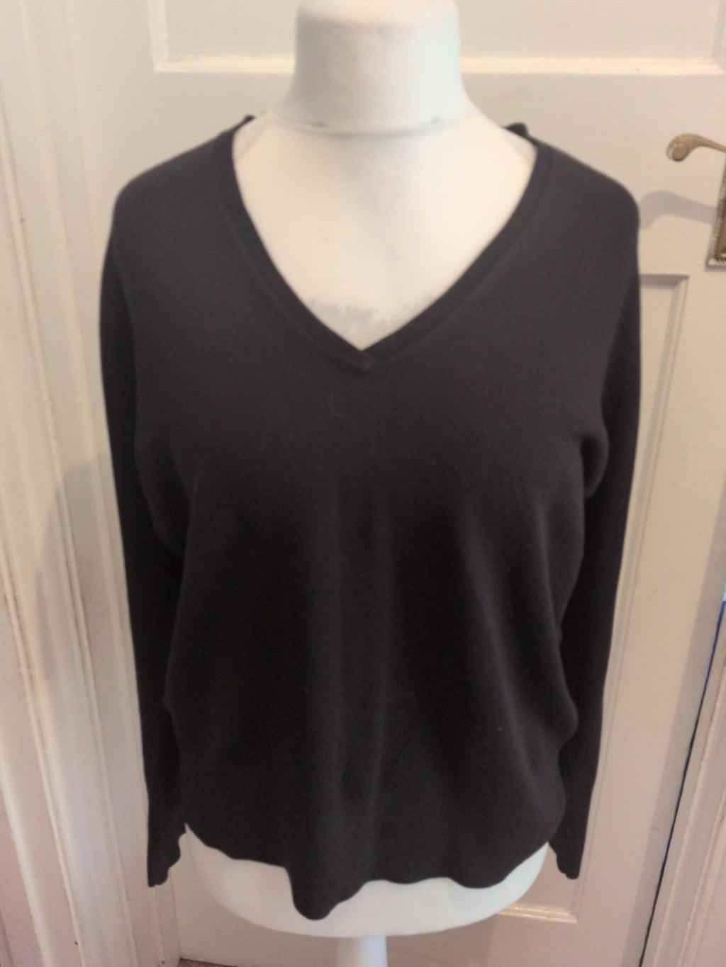Ladies Debenhams Size 20 Black V Neck Long Sleeve Jumper