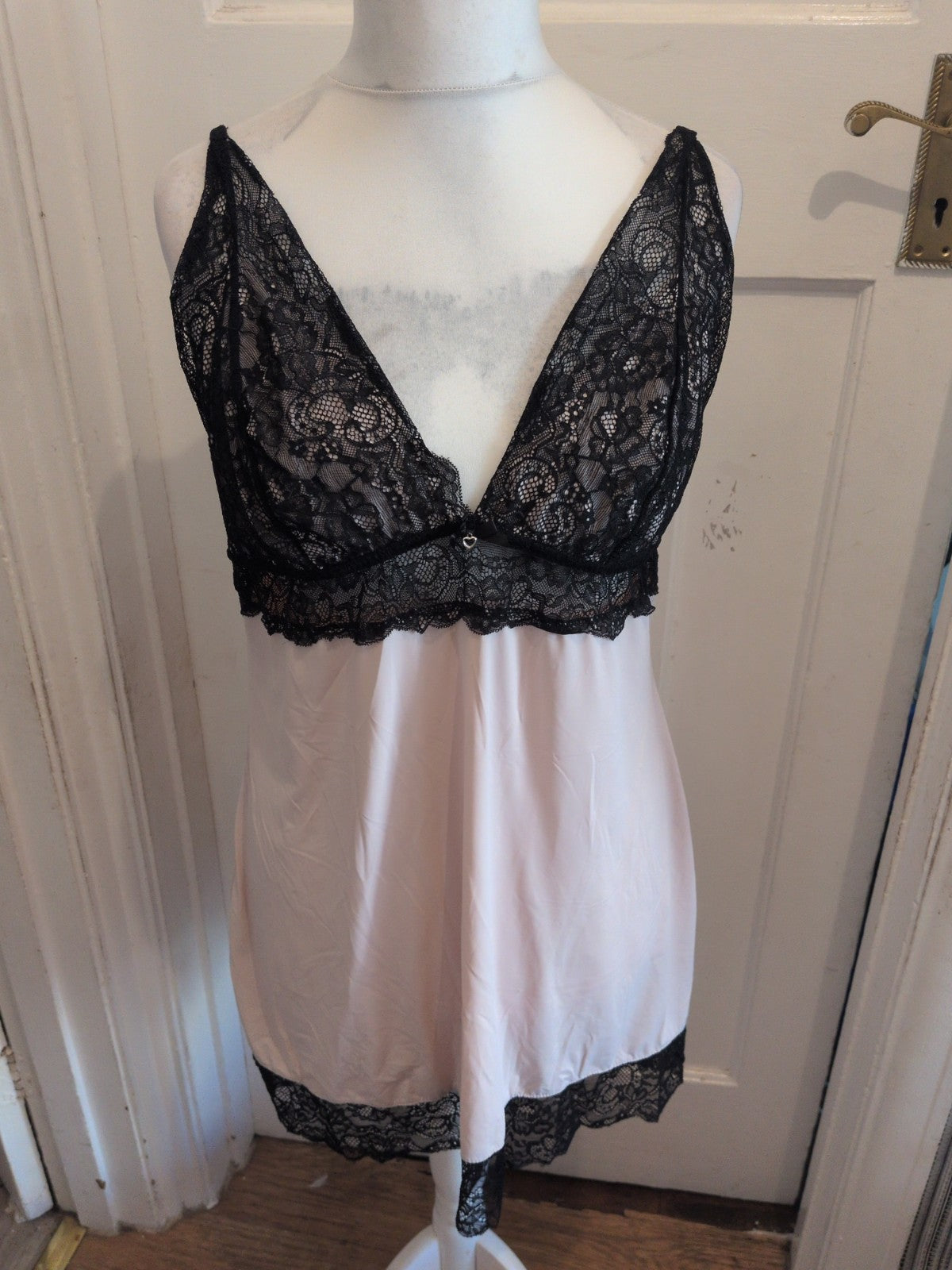 Ladies Size Large Pale Pink And Black Nightwear Pyjama Dress