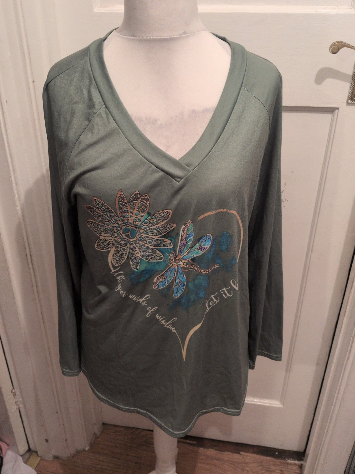 Ladies Size Large Green Long Sleeve V Neck T-shirt Printed
