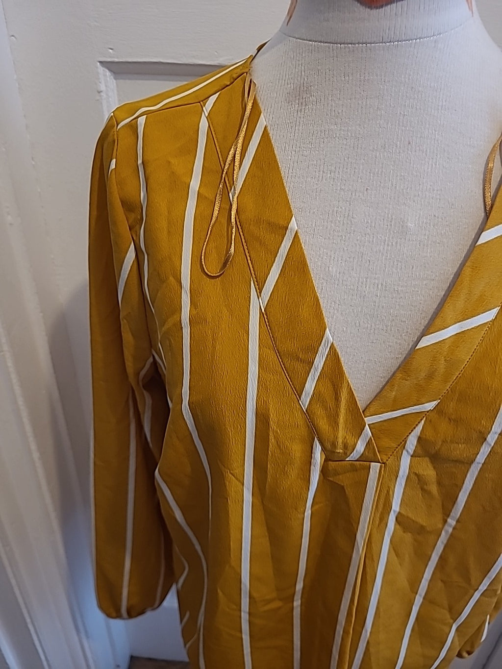 Ladies Papaya Size 16 Mustard White Long Sleeved Blouse