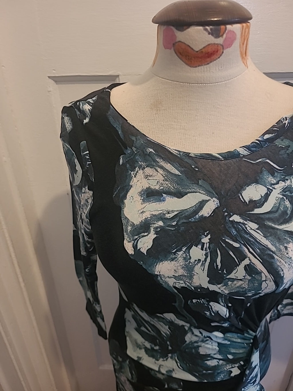 Ladies Per Una Size 8 Green BlCk White Floral Long Sleeved Dress