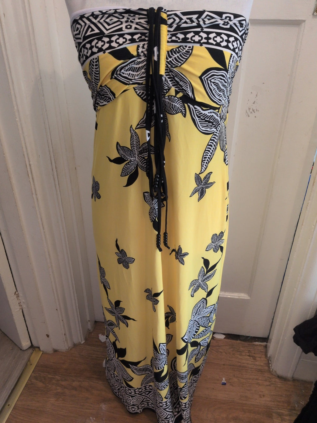 Ladies 16 Yellow And Black Floral Halterneck Sleeveless Strapless Long Length...