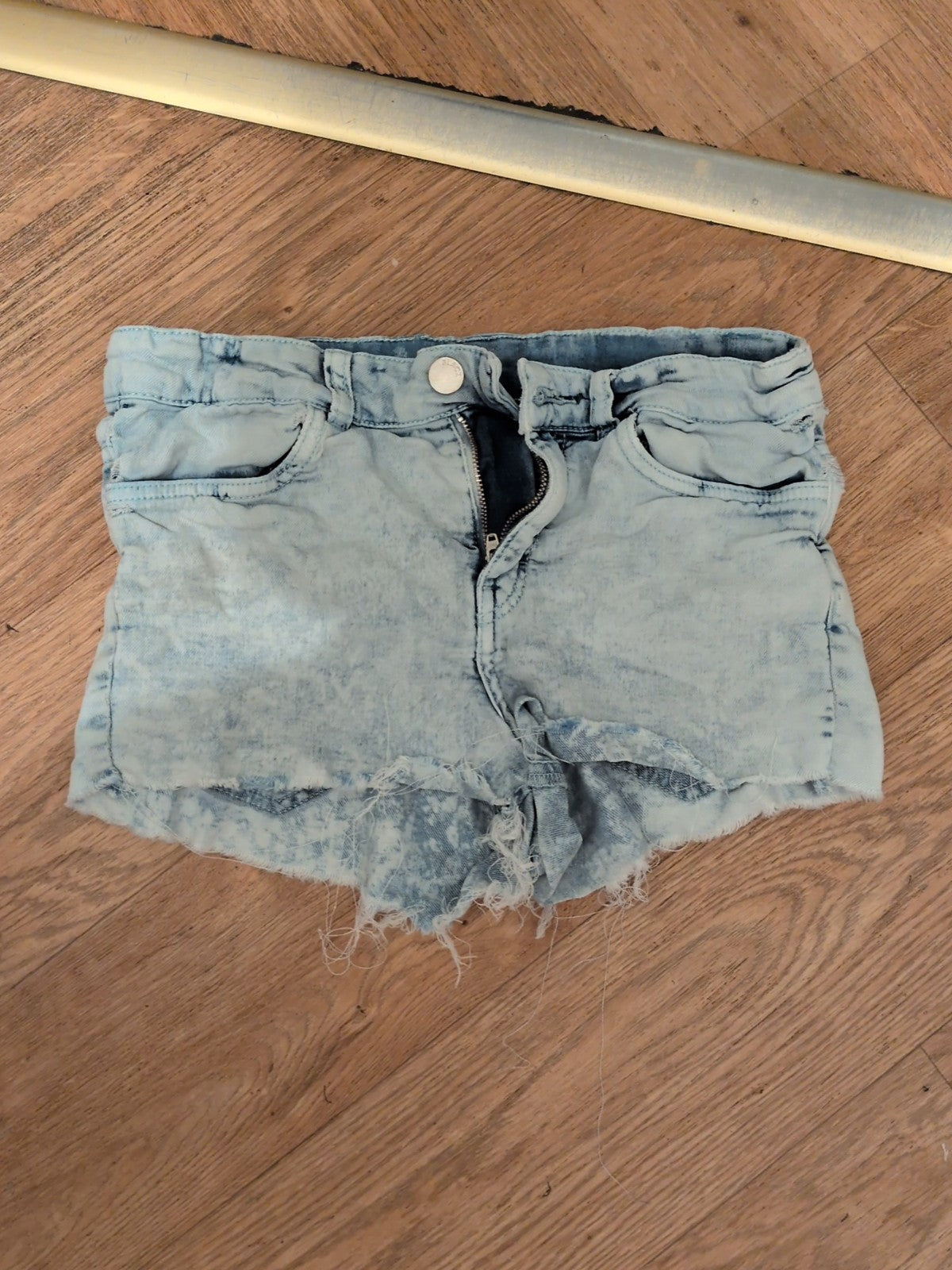 Divided 12 Pale Fray Hem Hot Pants Denim