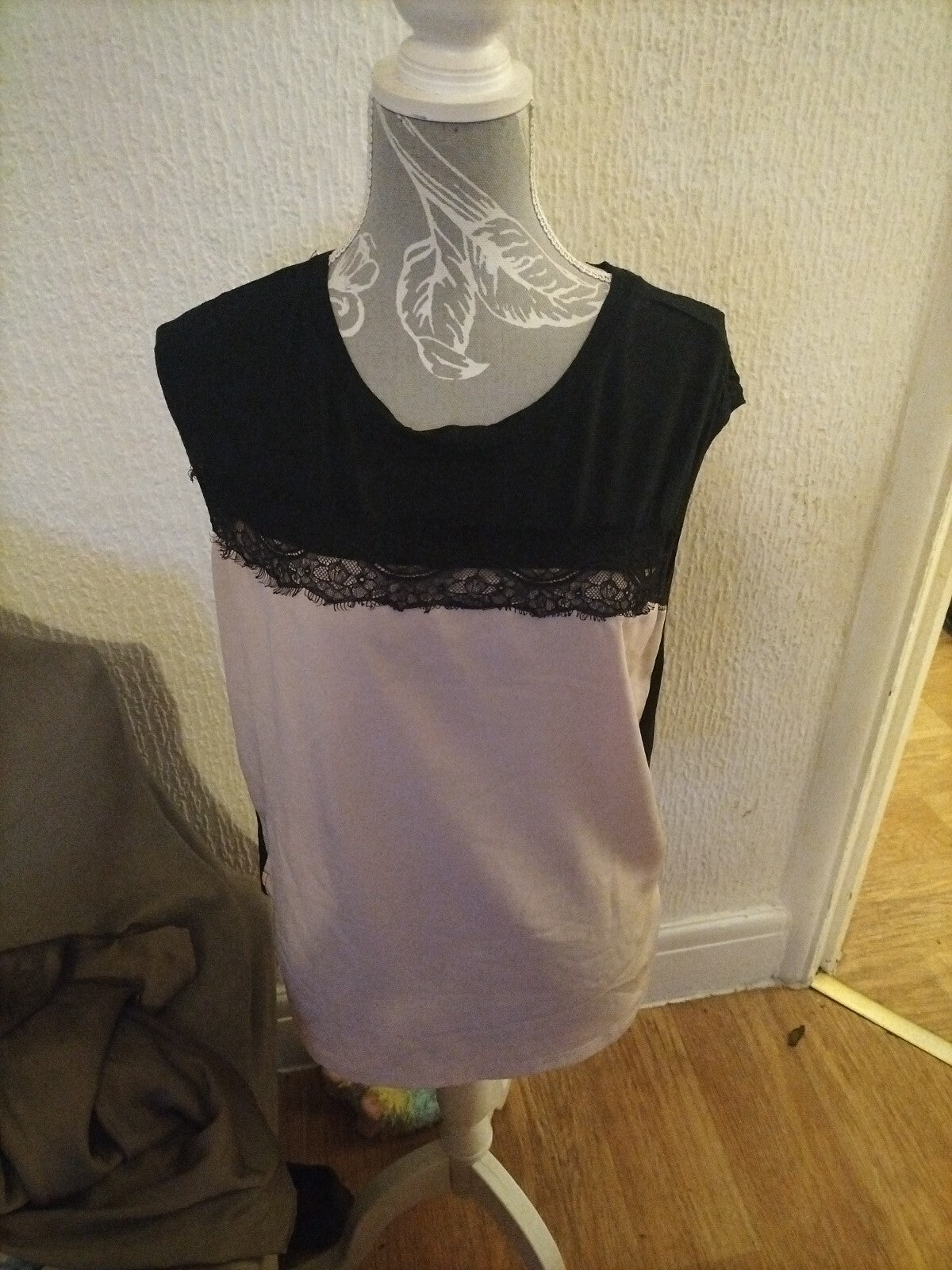 Ladies Tu Size 12 Black And Pink Blouse