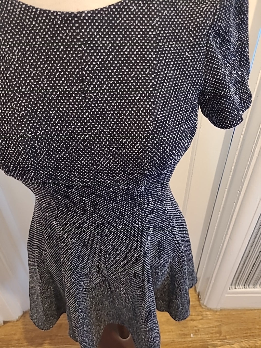 Ladies Tibi Size 4 Black And White Short Sleeved Dress