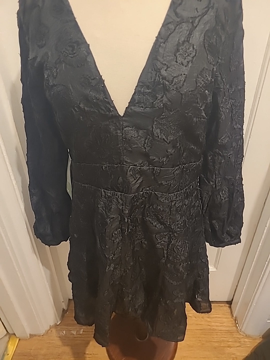 Brand New Ladies H&M Size 10 Black Floral Patten Long Sleeved Dress
