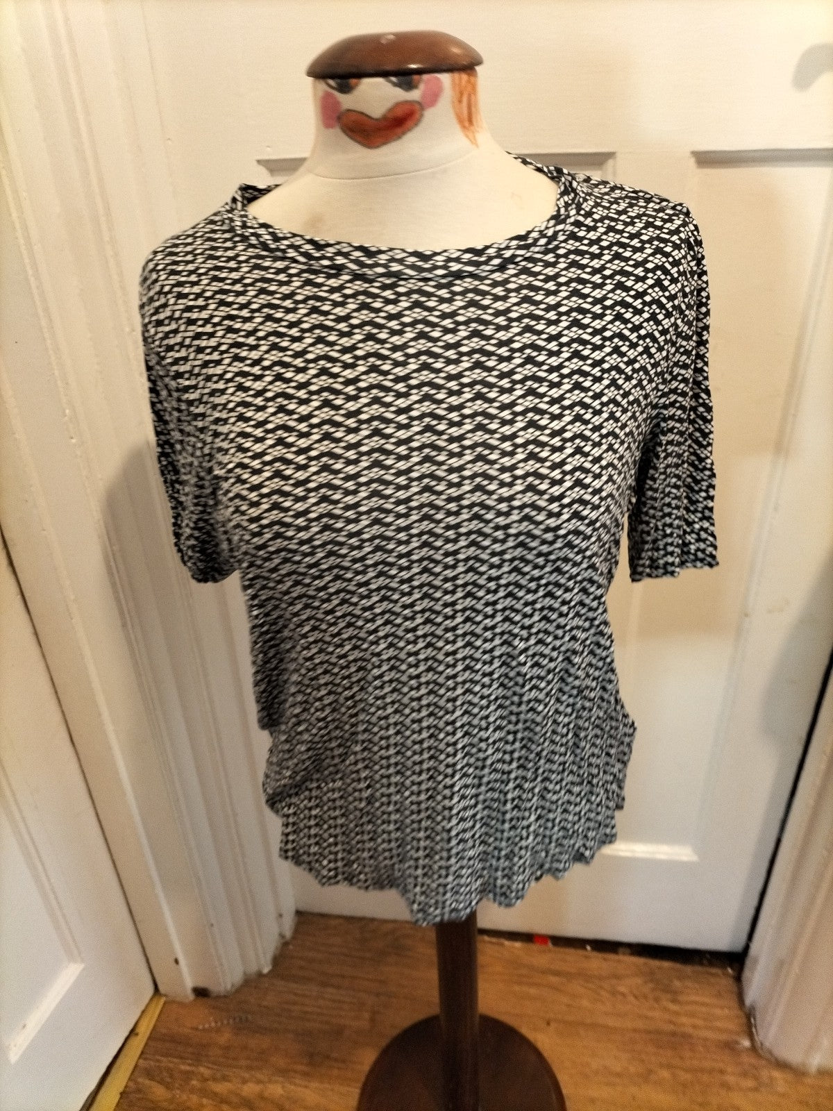 Ladies Marks And Spencer Size 14 Navy And White Diamond Pattern Short Sleeved...