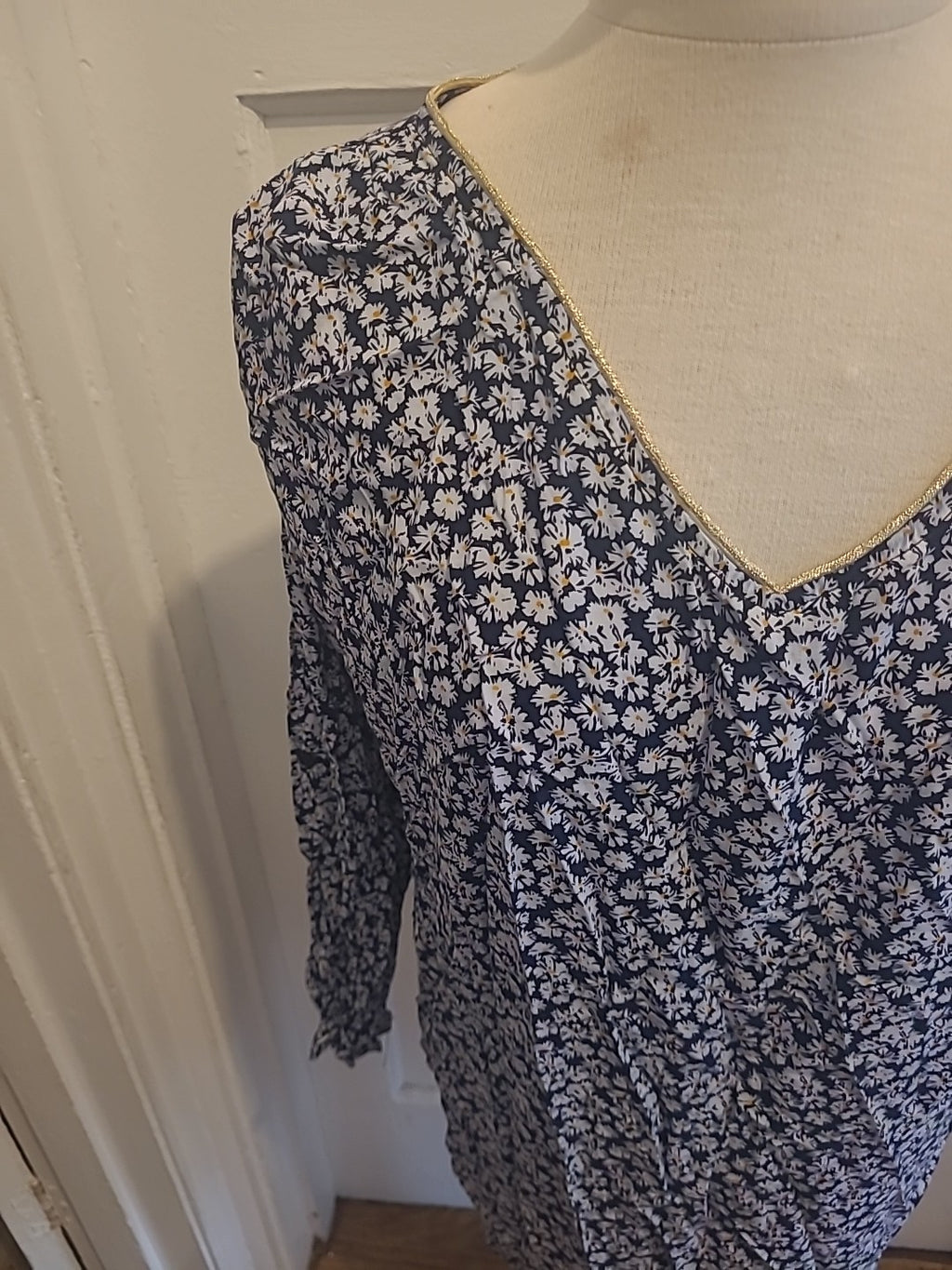 Ladies GOA Size Large Blue White Floral Long Sleeved Dress