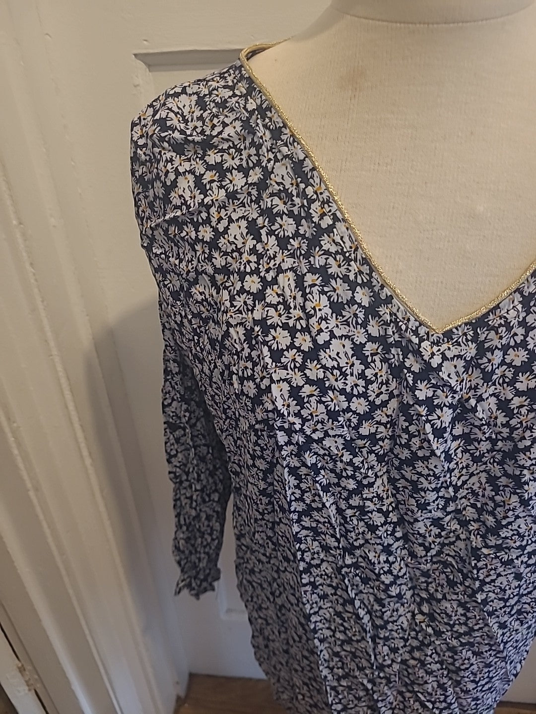 Ladies GOA Size Large Blue White Floral Long Sleeved Dress