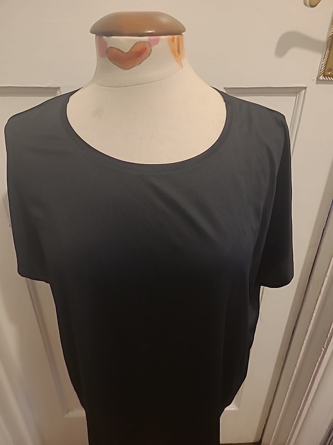 Ladies Workout Size 18/20 Black Short Sleeved Tshirt