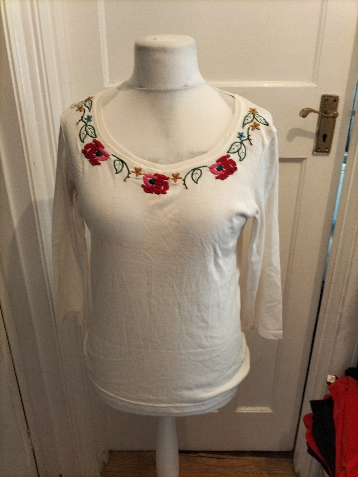 Ladies Cotton Traders Size 14/16 White Floral Blouse Faint Mark On Front