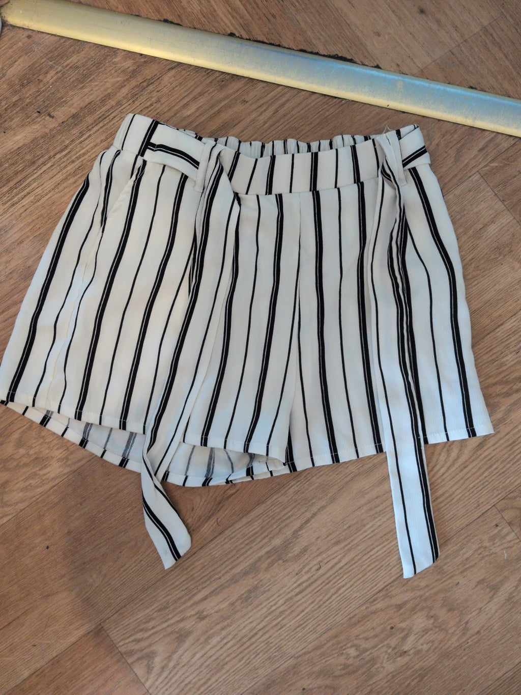New Look 10 White With Black Stripes Shorts