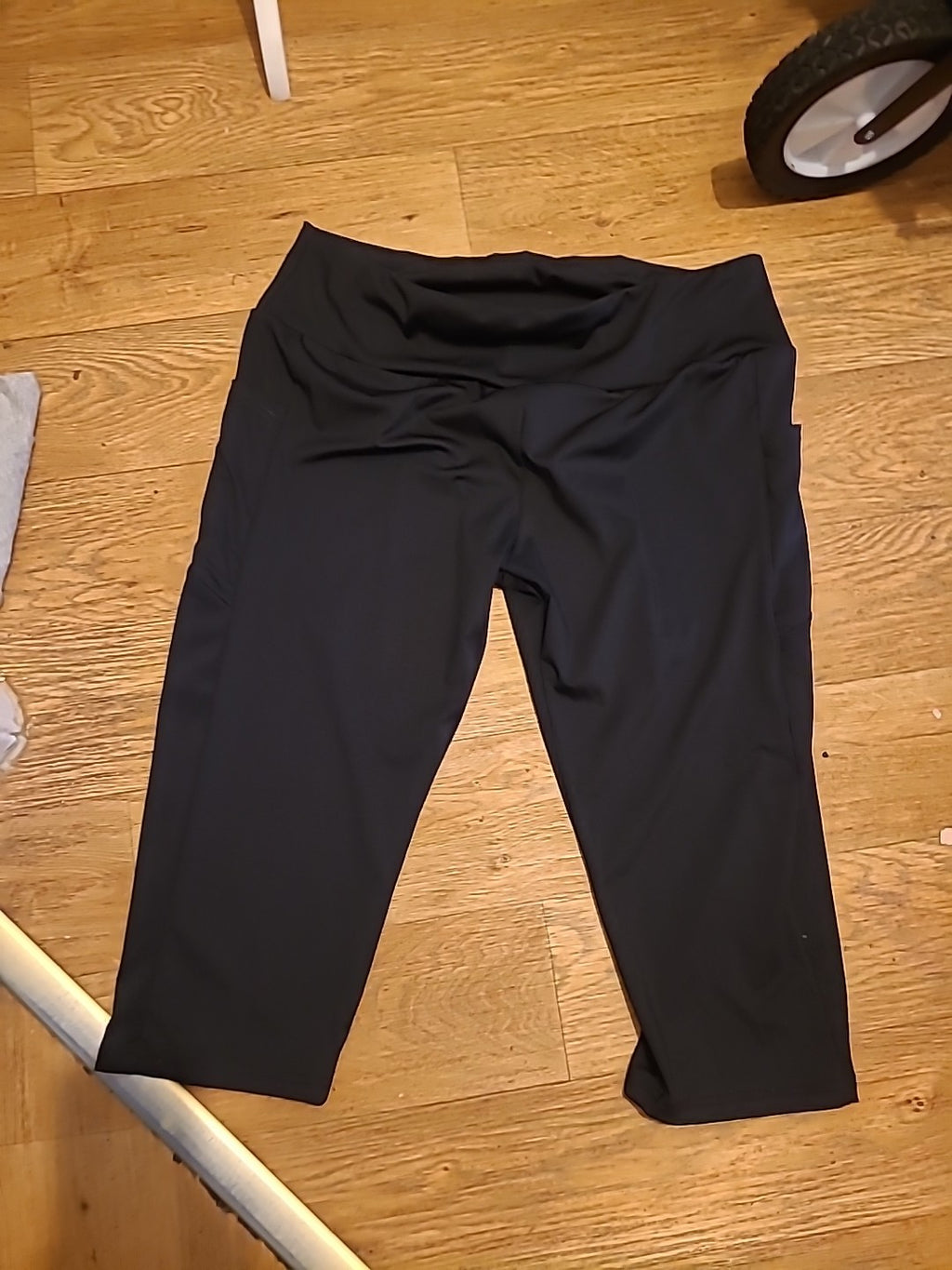 Ladies Size 3XL Black Cropped Leggings Gym Wear