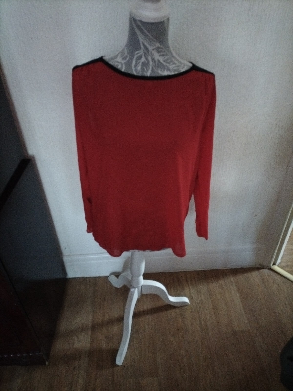 Ladies Lustre Size 12 Red And Black Long Sleeved Blouse