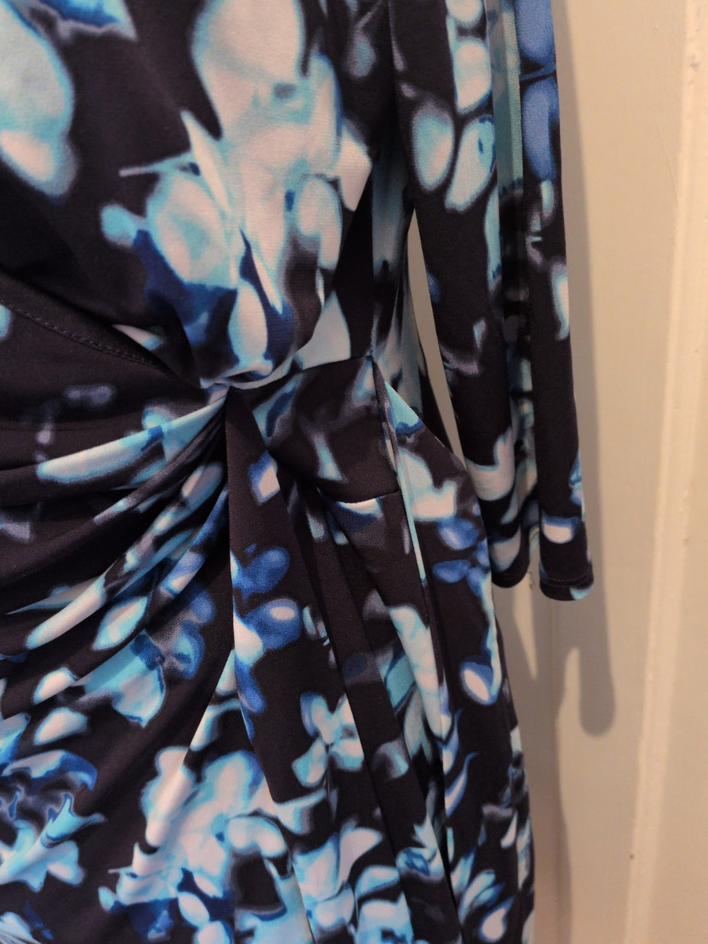 Kaliko 18 Navy Blue And White Lined Half Sleeve V Neck Dress Knee Length