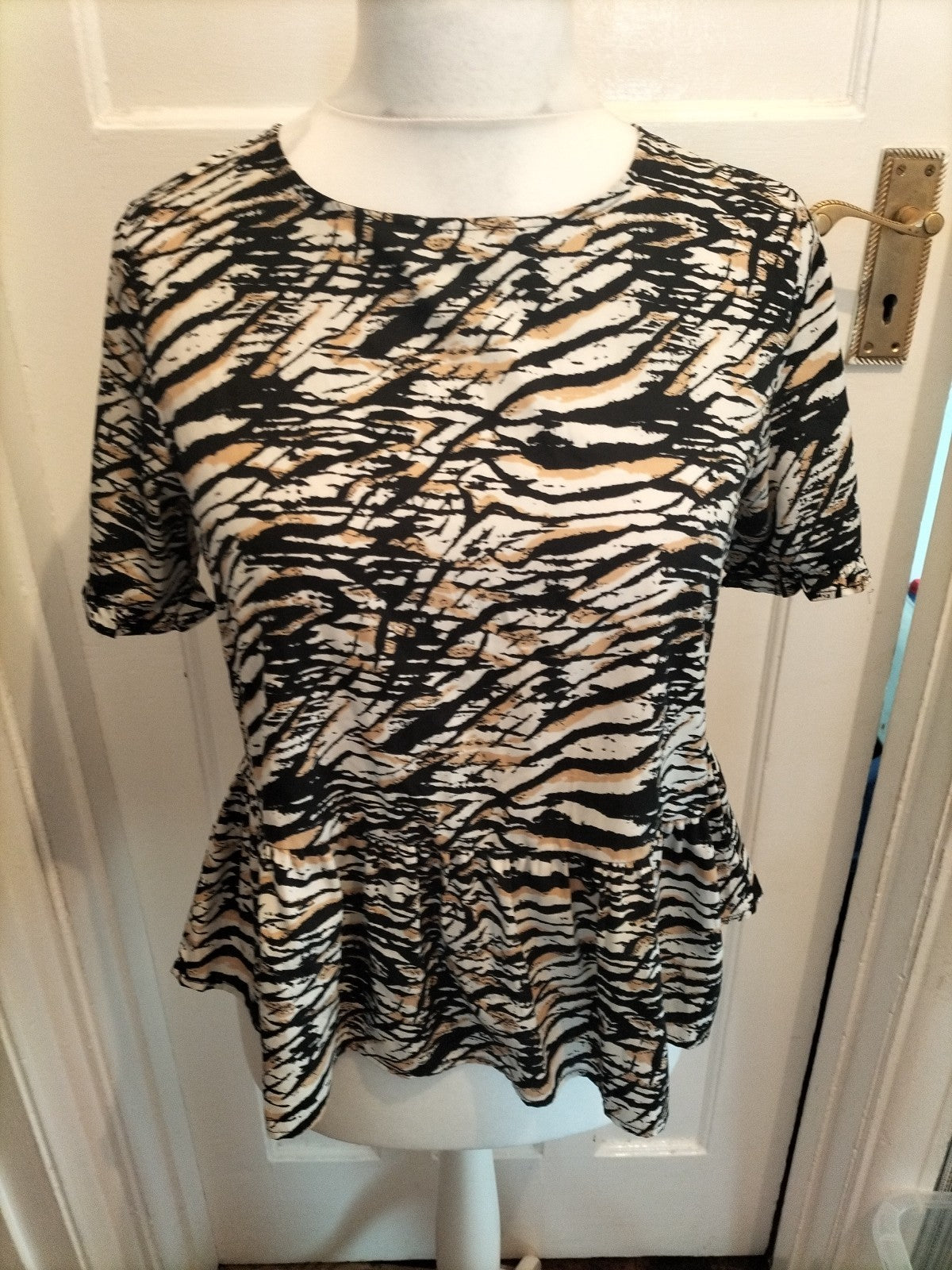 Ladies New Look Size 12 Beige/Black/White Short Sleeved Blouse