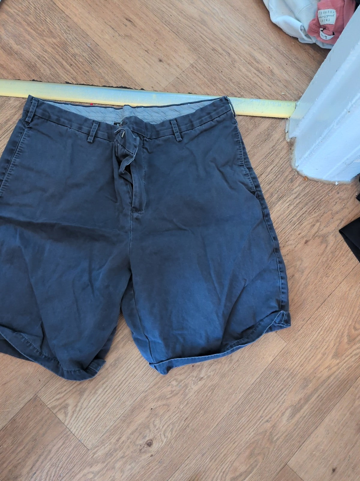 Kirkland 38" Navy(Fading) Short Chino