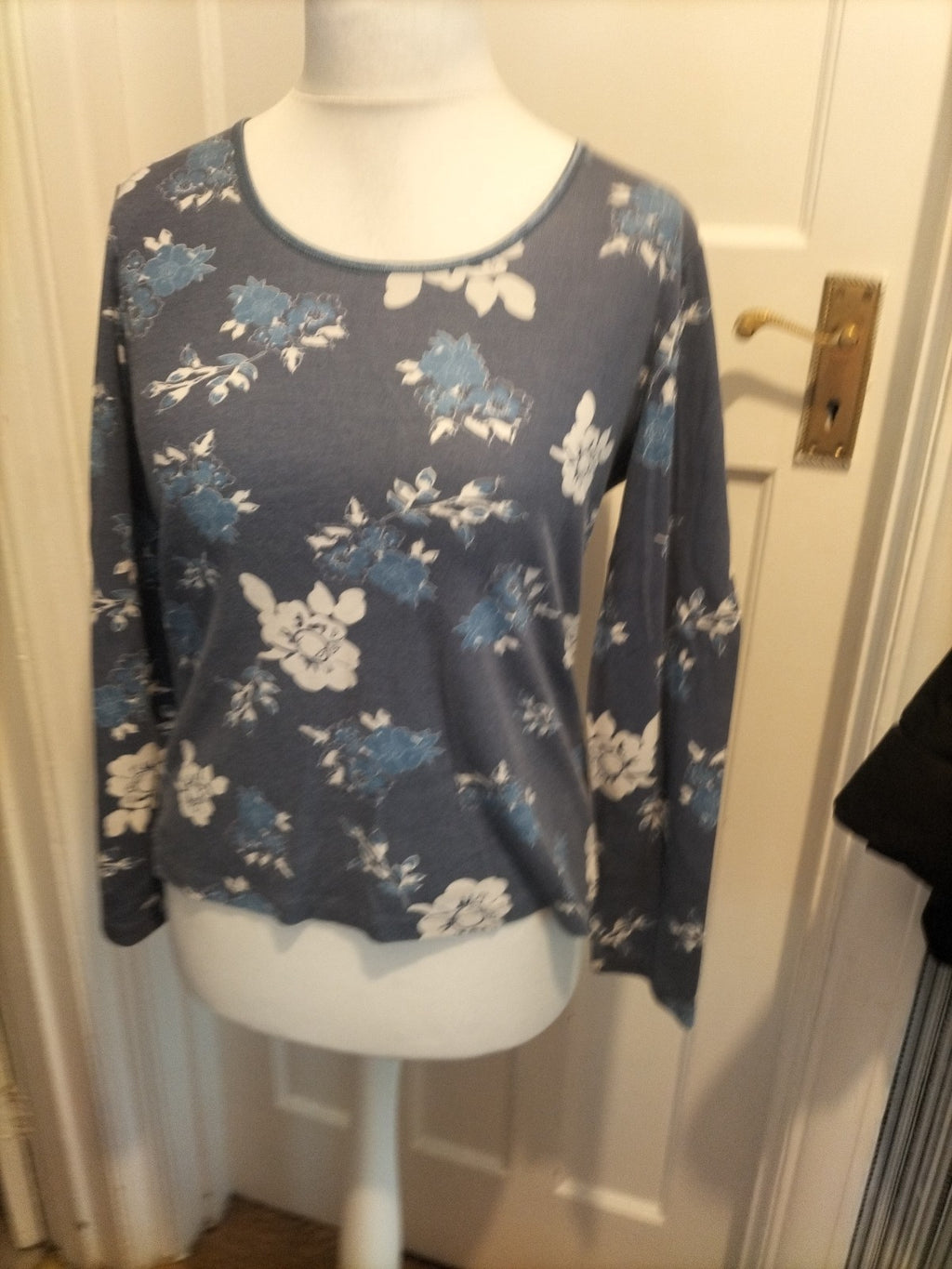 Ladies Soon Size 14 Pale Navy Floral Long Sleeved Long Sleeved Blouse