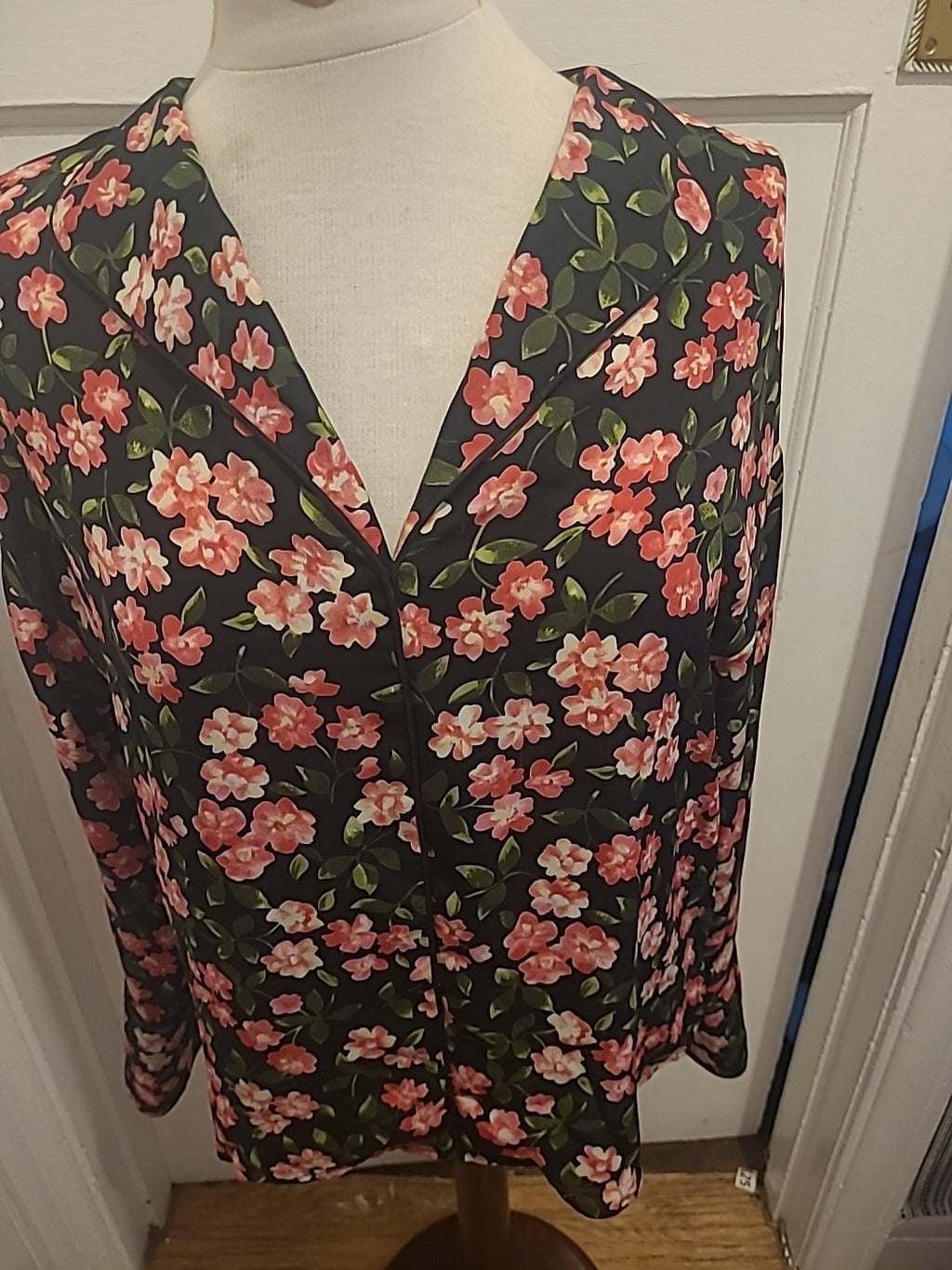 Ladies Warehouse Size 10 Black Pink Green Floral Long Sleeved Blouse