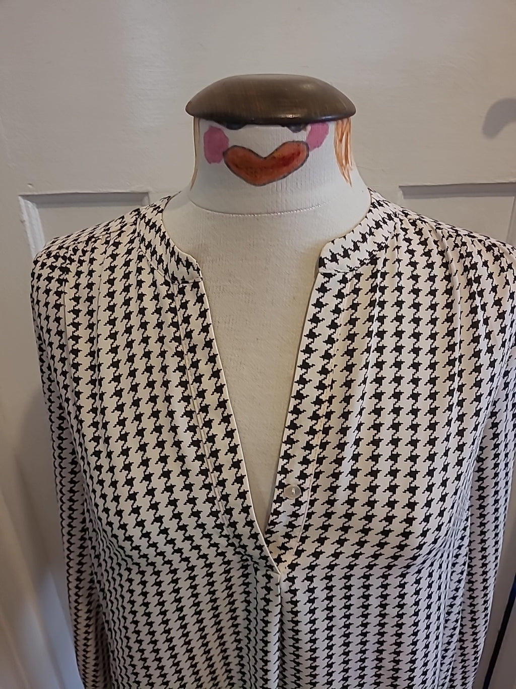 Ladies Primark Size 6 Ivory Black Long Sleeved Blouse