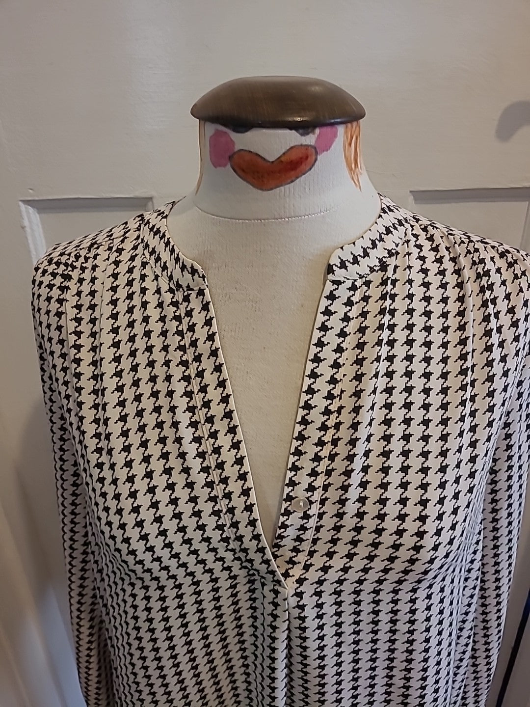 Ladies Primark Size 6 Ivory Black Long Sleeved Blouse