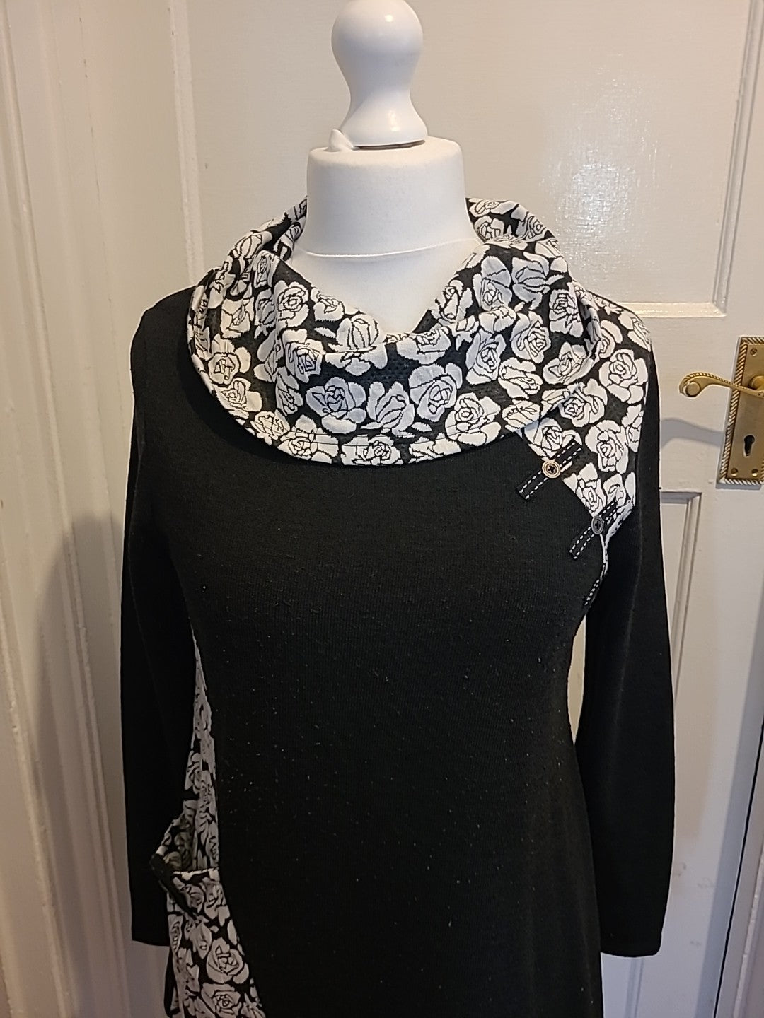 Ladies Casamia Size Small Black And White Roll Neck Long Sleeved Top