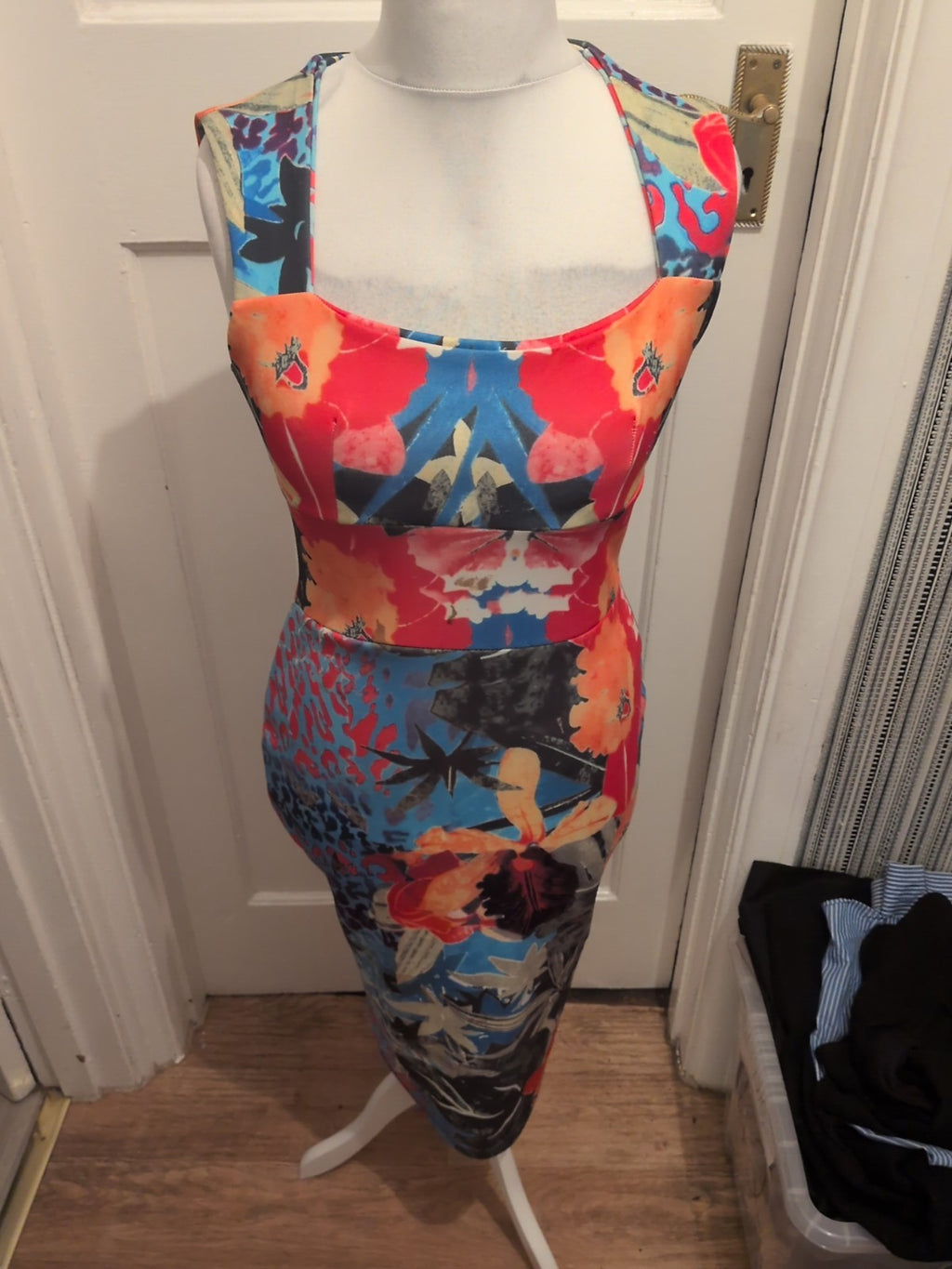 Ladies Size M/L Bright Multicoloured Floral Sleeveless Dress