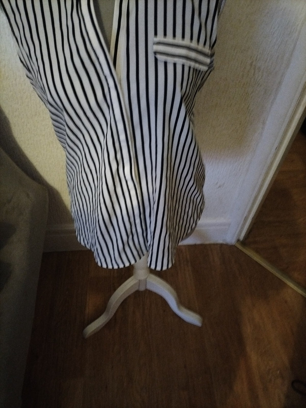 Ladies H+M Size 8 Black/White Striped Sleeveless Blouse