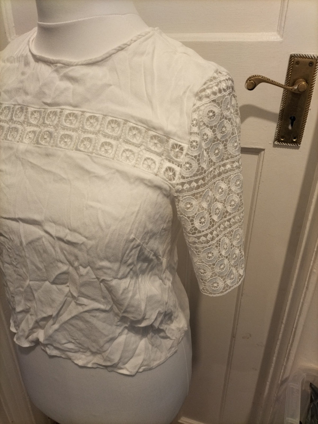 Ladies H&M Size 14 White Lace Patterned Short Sleeved Tshirt