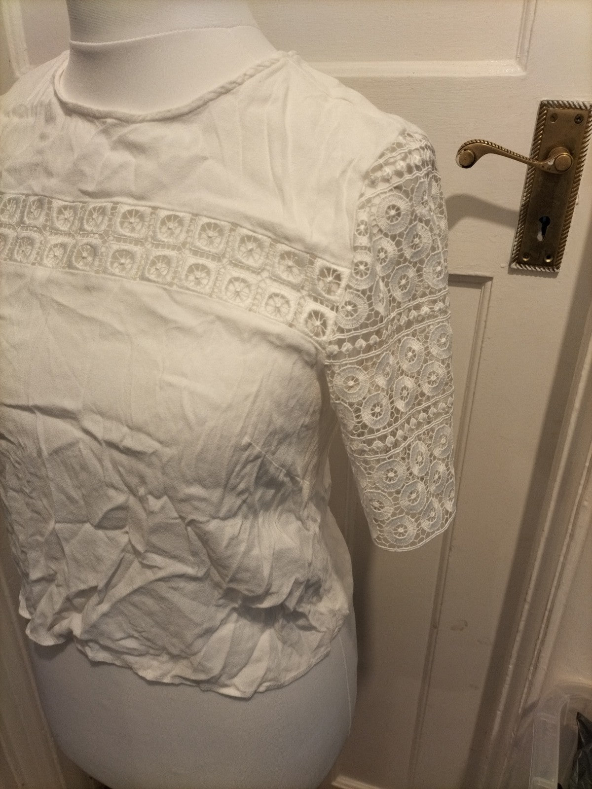 Ladies H&M Size 14 White Lace Patterned Short Sleeved Tshirt