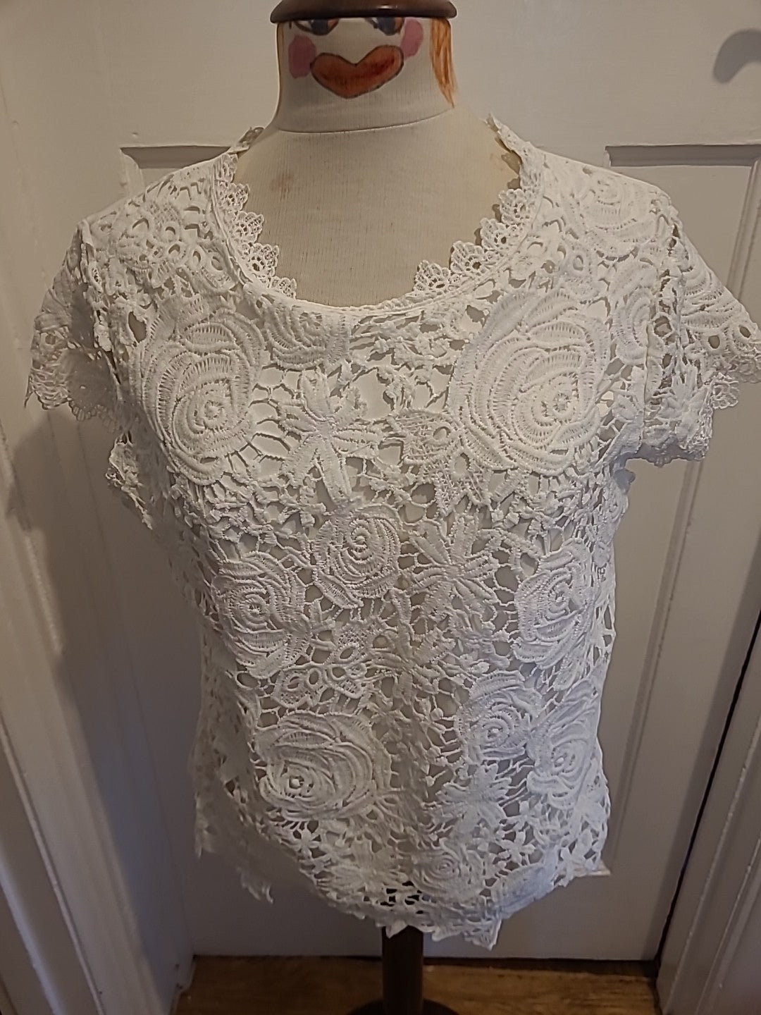 Ladies Shein Size Large Lace Lined Ivory Short Sleeved Tshirt