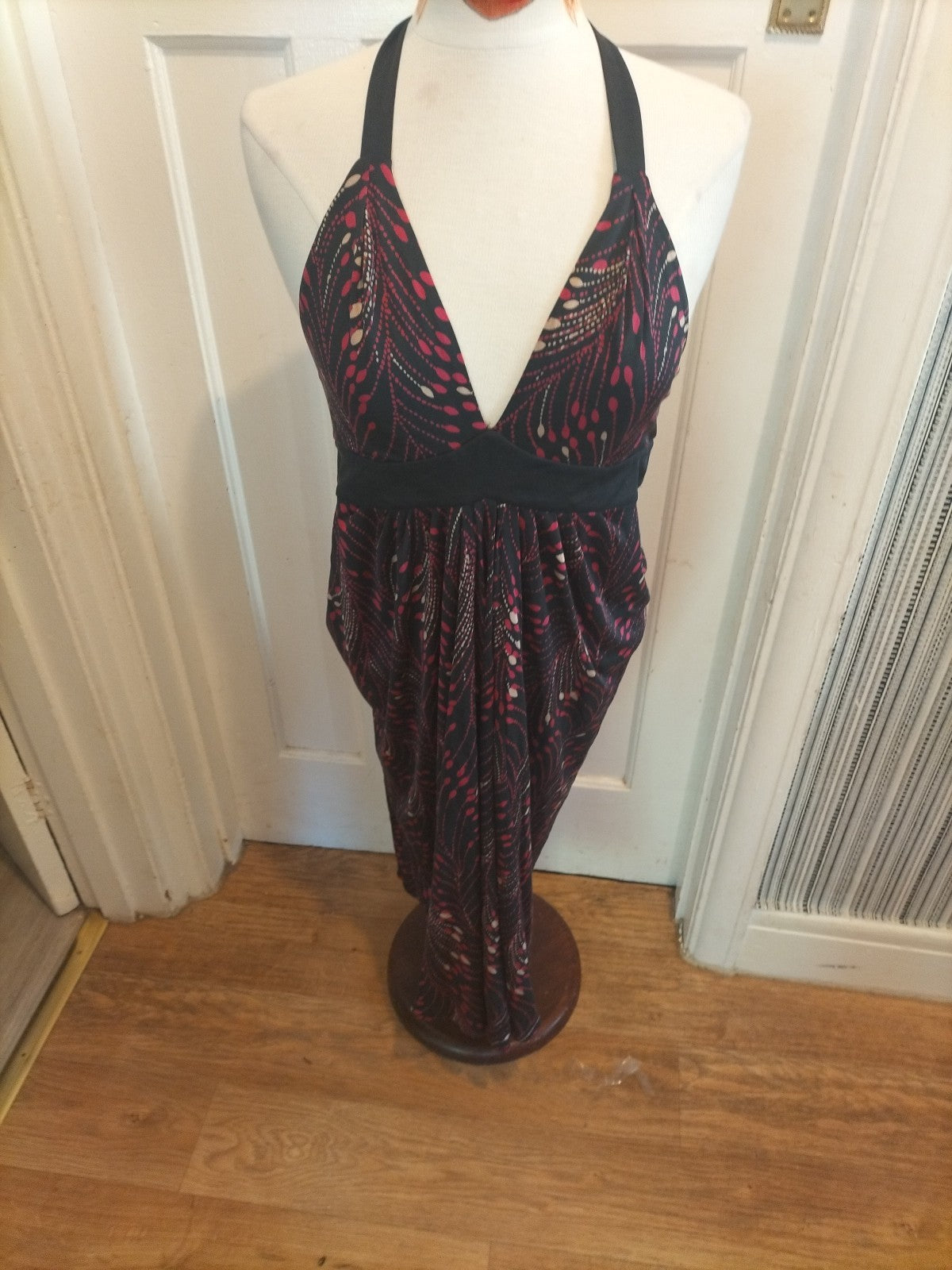 Ladies Temperley Size 8 Black, Red Beige Sleeveless Dress