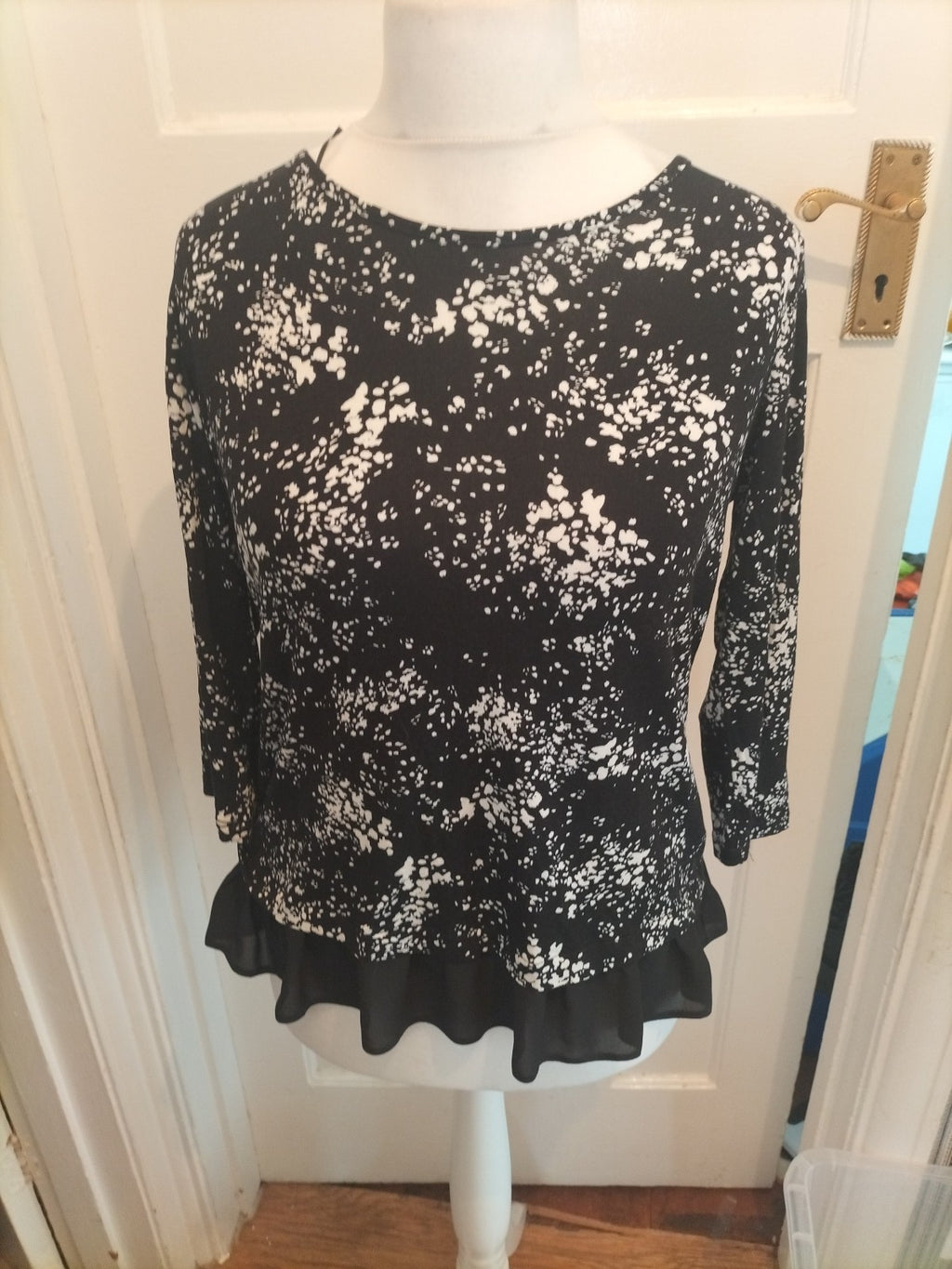 Tu 12 Black And White Long Sleeve Speckled Blouse