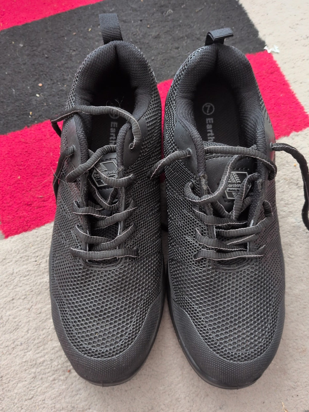 Brand New Earthworks UK 7 Black Steel Toe Safety Trainer