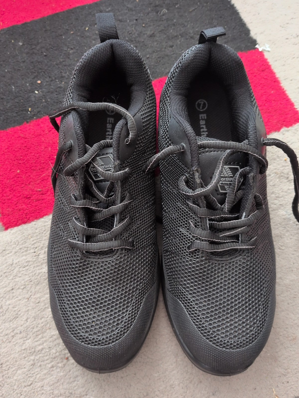 Brand New Earthworks UK 7 Black Steel Toe Safety Trainer
