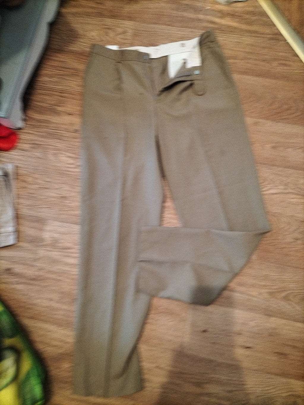 Mens Kwaspen Size 32R Green Trousers
