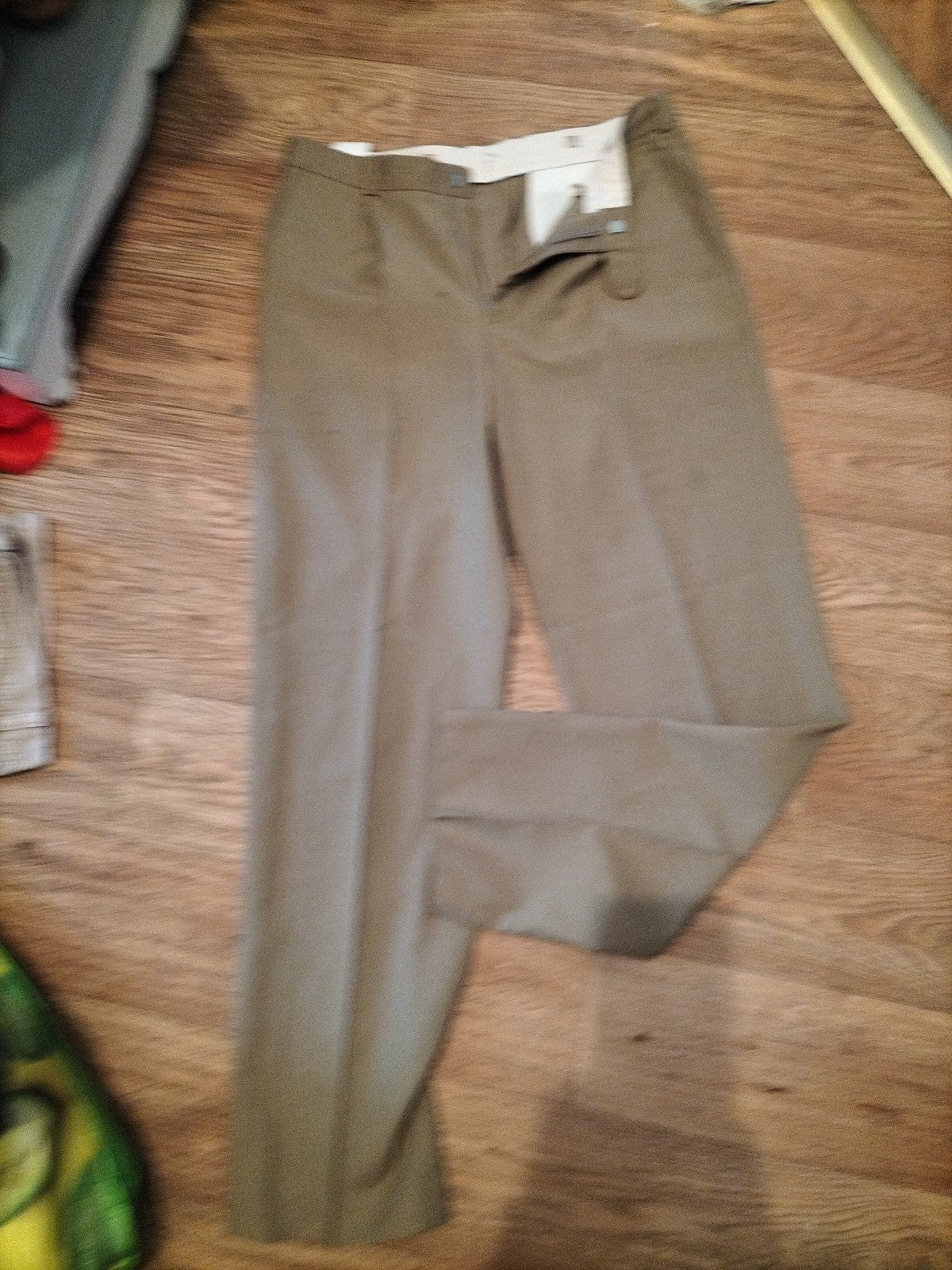 Mens Kwaspen Size 32R Green Trousers